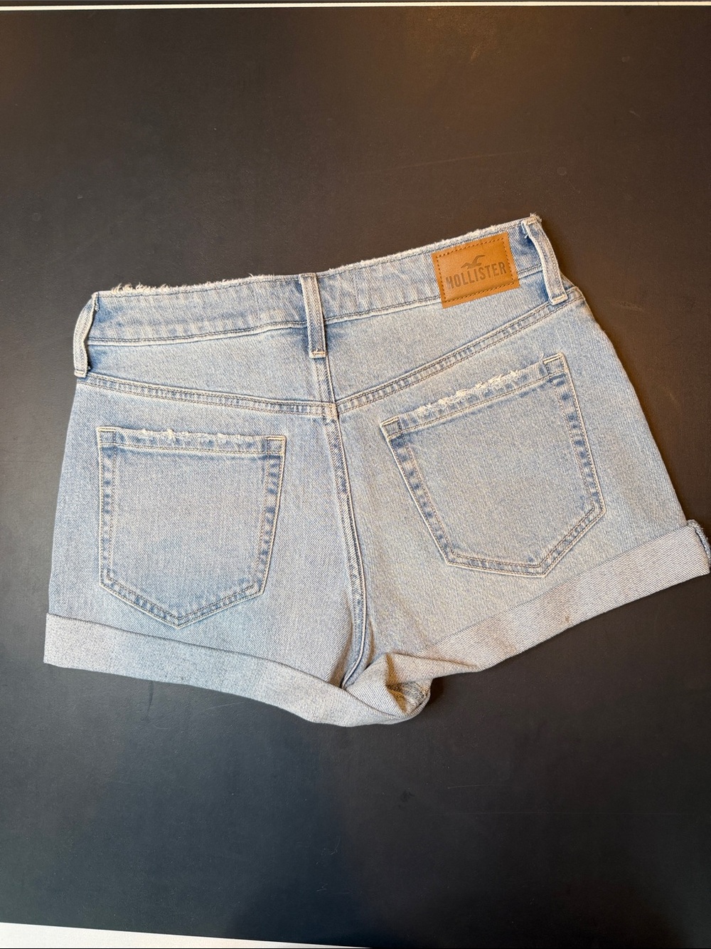 Hollister Ultra High Rise Mom Shorts Light Wash Denim Size 2 W26 - Picture 2 of 3